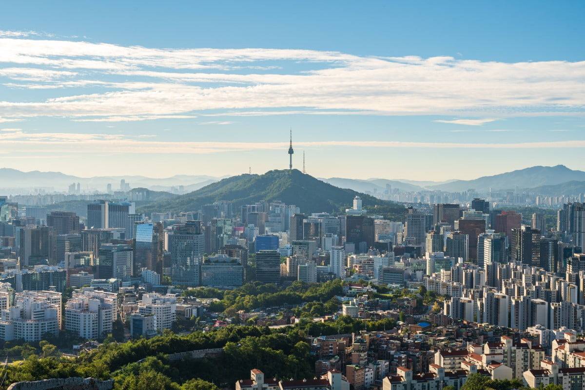 한국 도시 전경이 보이는 사진